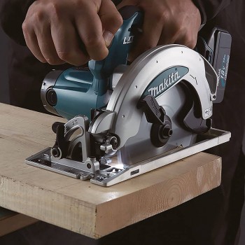 Makita DSS610Z 18V 165 mm akumuliatorinis rankinis diskinis pjūklas